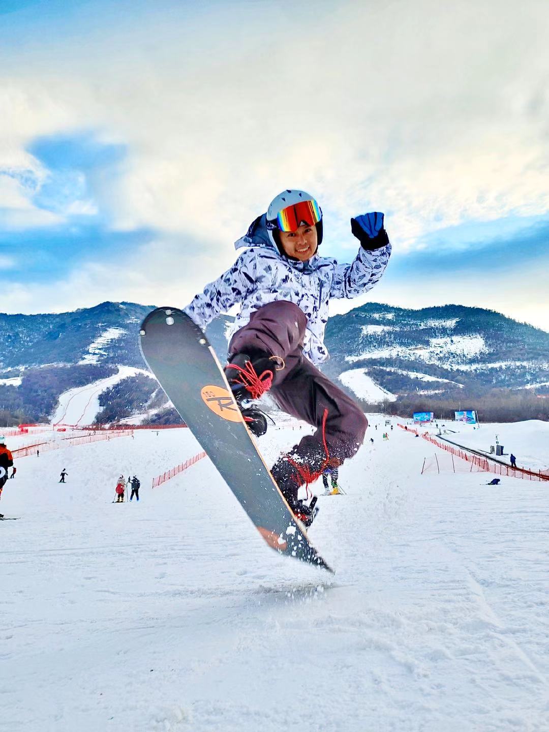 雪山滑雪极限运动高清桌面壁纸预览 | 10wallpaper.com